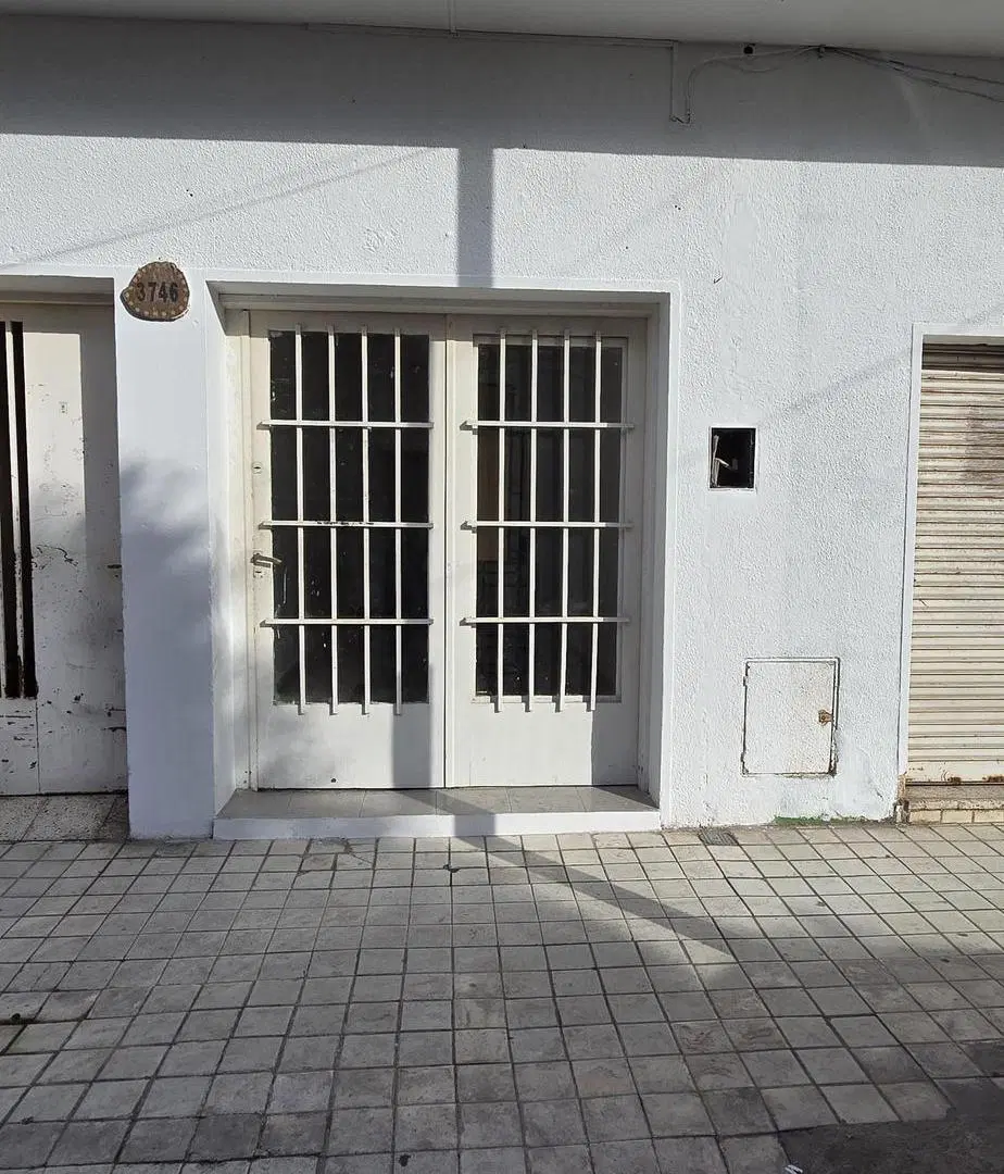 Local Comercial 20m2 con baño Padre luis Monti 3744 1