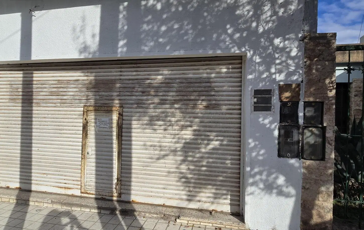 Local Comercial 30m2 con baño Padre luis Monti 3744 2