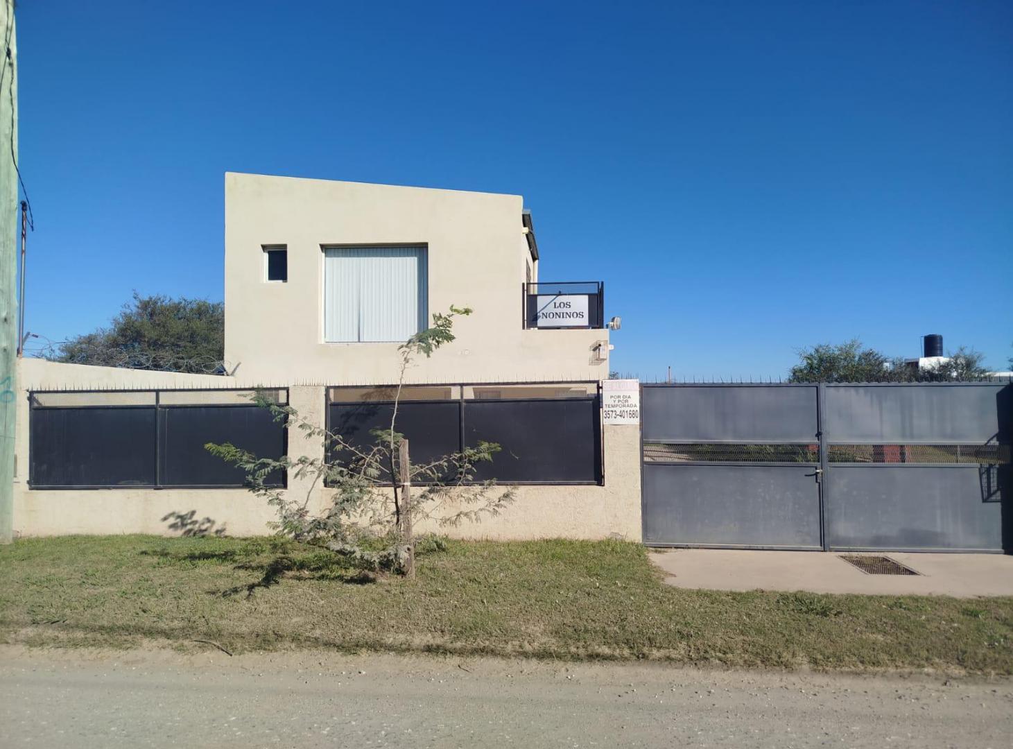 Casa de dos plantas en alquiler en Anisacate
