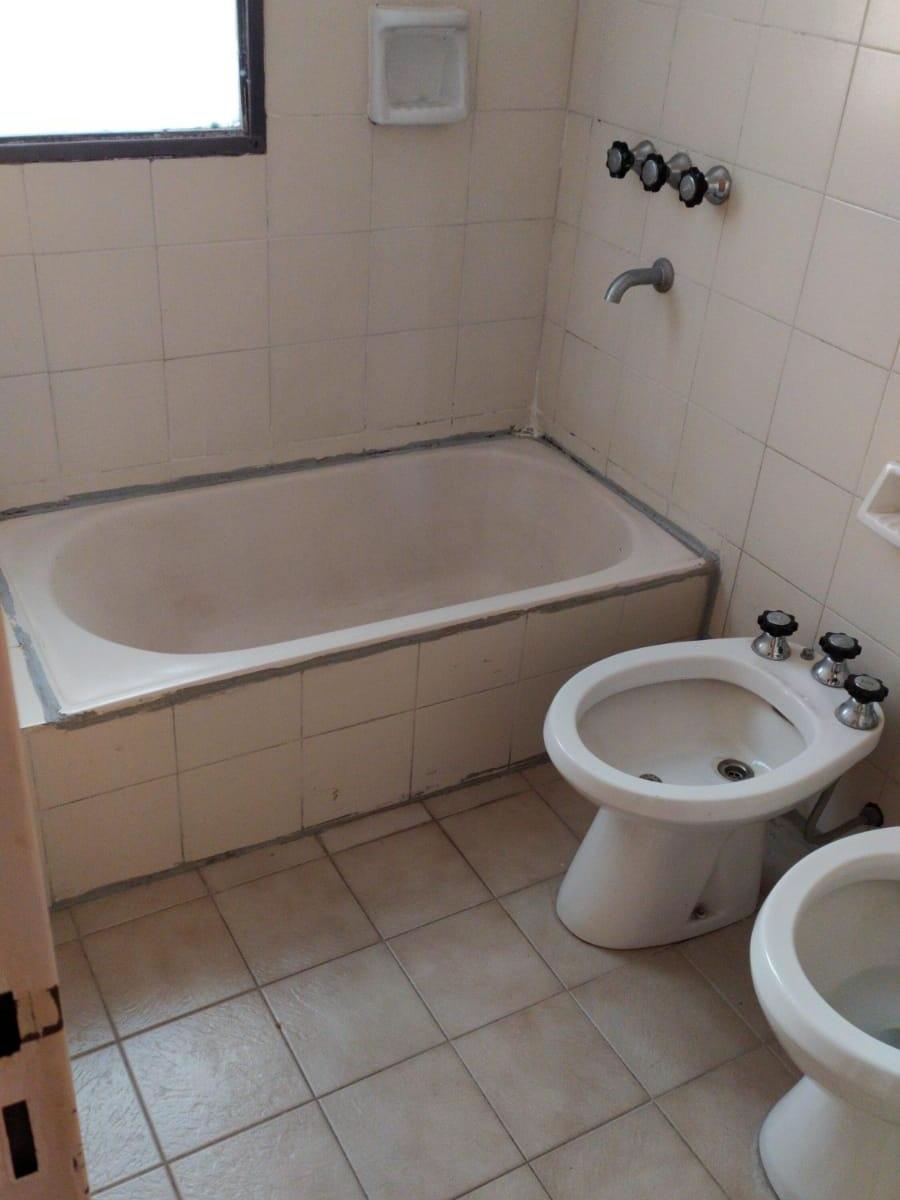 Oportunidad Amplio Externo, Apto Credito/ Otro Sobre La Calle San Lorenzo 400 U$54.000. 4