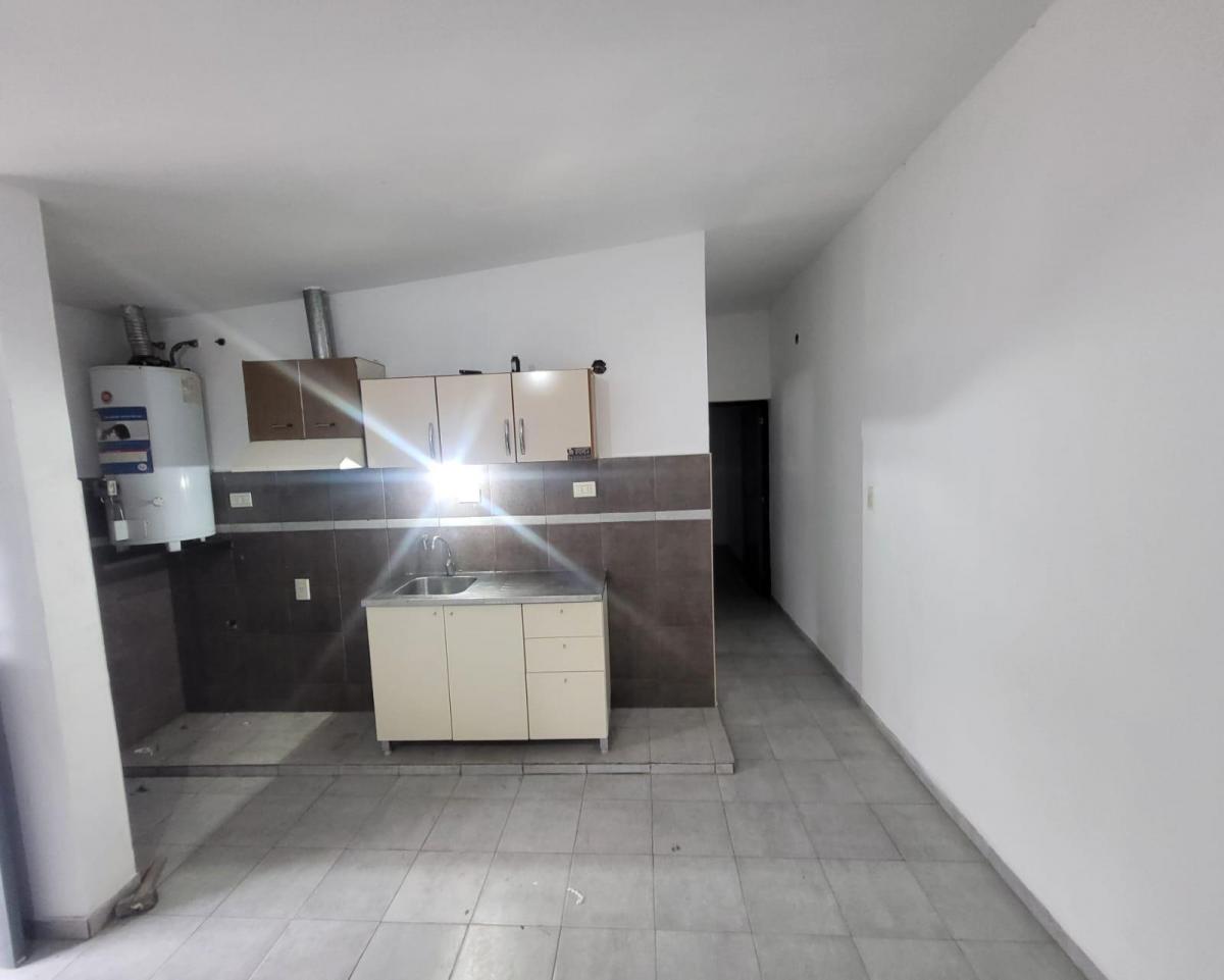 Oportunidad Casa de Dos Dorm. Mas Depto de 1 Dor C/ Cochera 4
