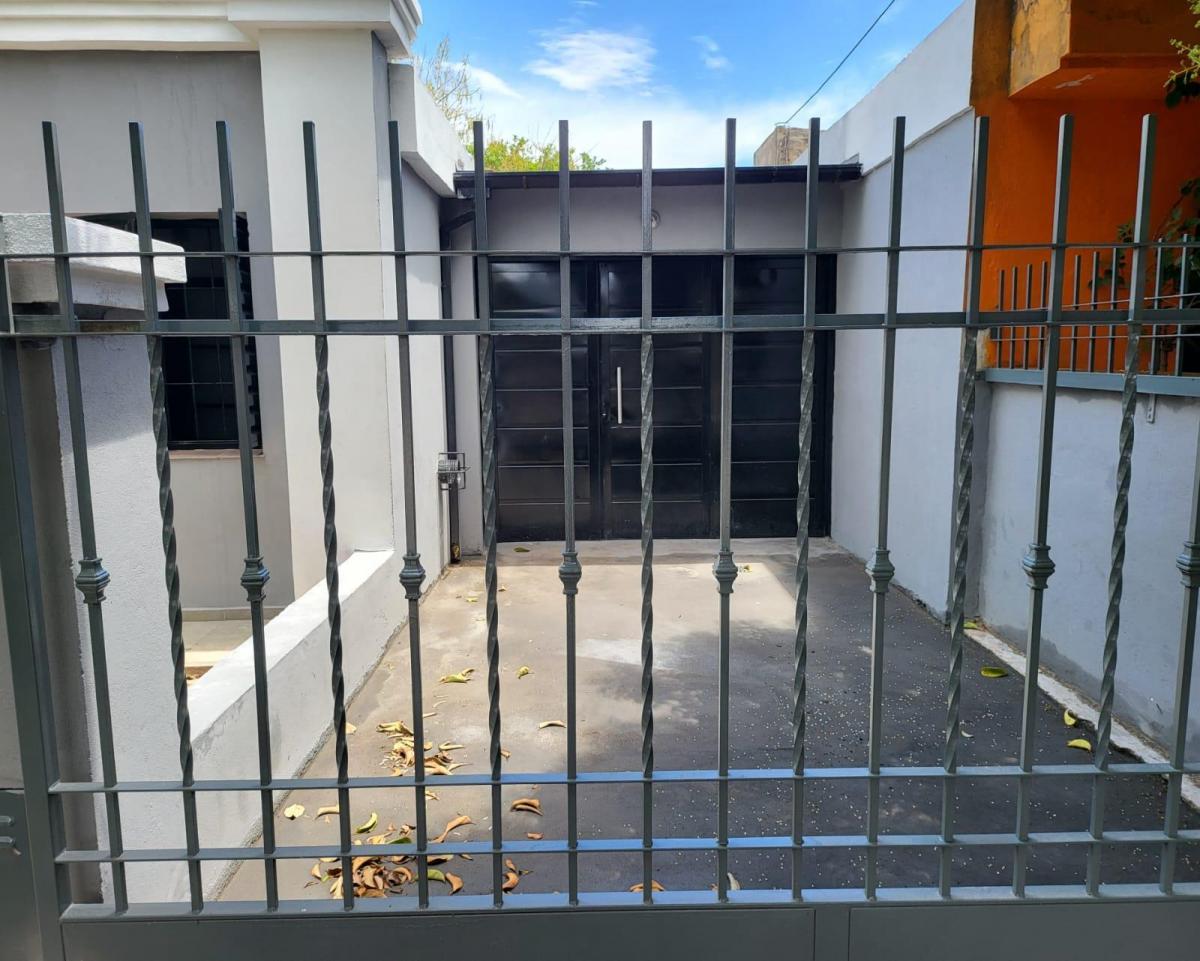 Oportunidad Casa de Dos Dorm. Mas Depto de 1 Dor C/ Cochera 2