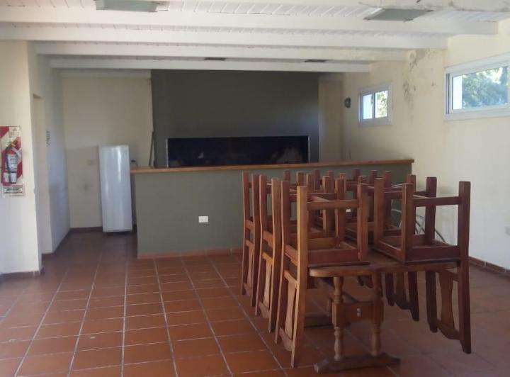Amplio categoria , seguridad 24 hs, calefacción central ,pileta sum, cochera 2
