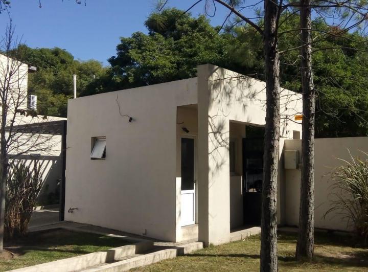 Amplio categoria , seguridad 24 hs, calefacción central ,pileta sum, cochera 3