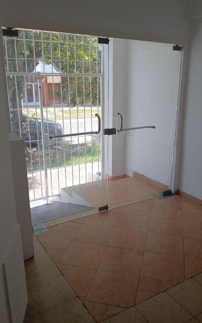 Foto de Oportunidad Amplio gran patio/ oficinas/ excelente ubicacion, imagen 3