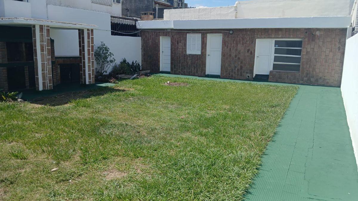 Oportunidad planta baja con patio de cesped / a mts del centro de la ciudad
