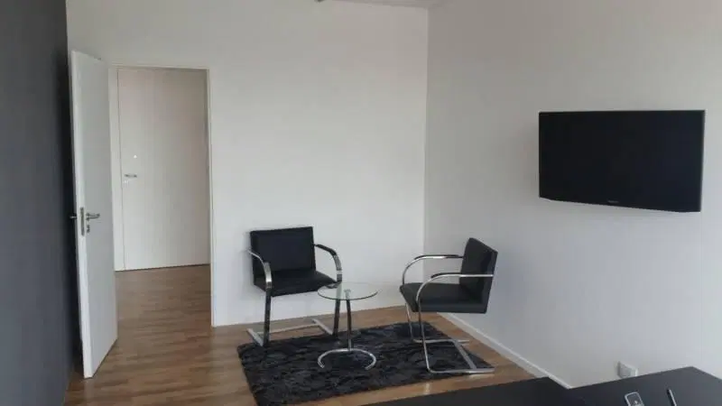 DOS AMBIENTES EN MADERO URBANO , OFICINA O VIVIENDA 3