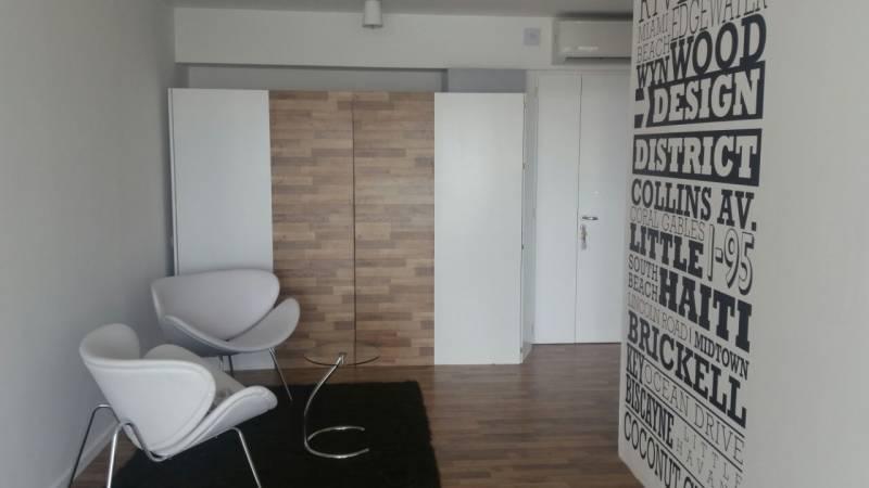 DOS AMBIENTES  EN MADERO URBANO , OFICINA O VIVIENDA