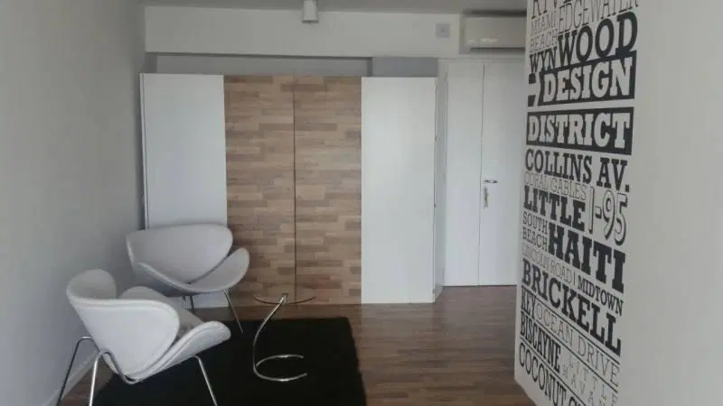 DOS AMBIENTES EN MADERO URBANO , OFICINA O VIVIENDA 2