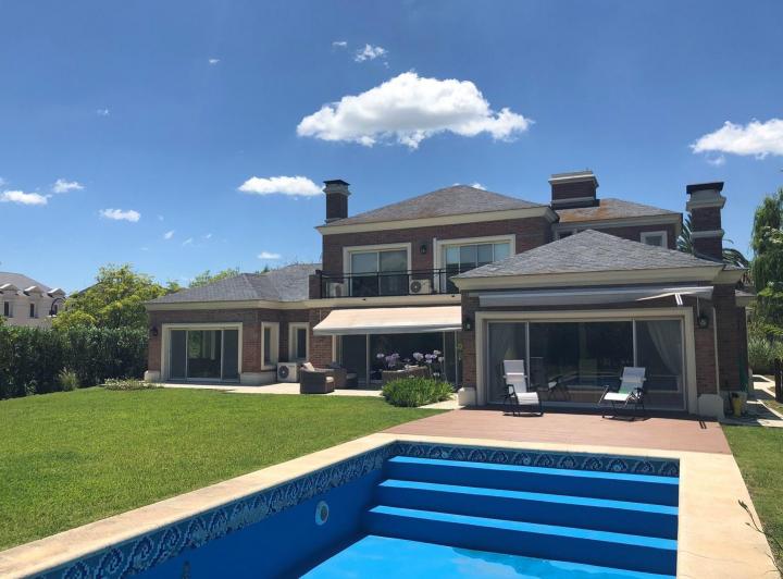 Unica Casa en Venta con 2 suites en PB - La Isla, Nordelta 1