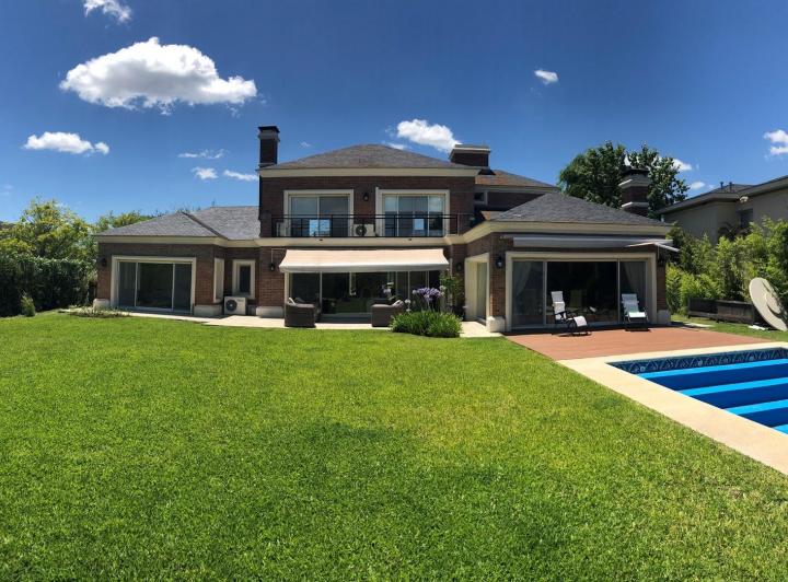 Unica Casa en Venta con 2 suites en PB - La Isla, Nordelta 2