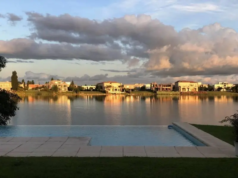 Casa  en Alquiler al LAGO Central en Los Castores, Nordelta 3