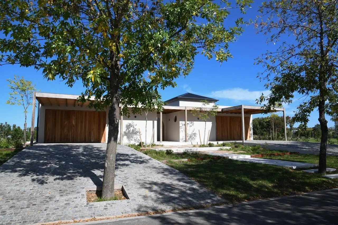 Casa a estrenar en El Milord, Pilara | 4 suites + vista al polo 3