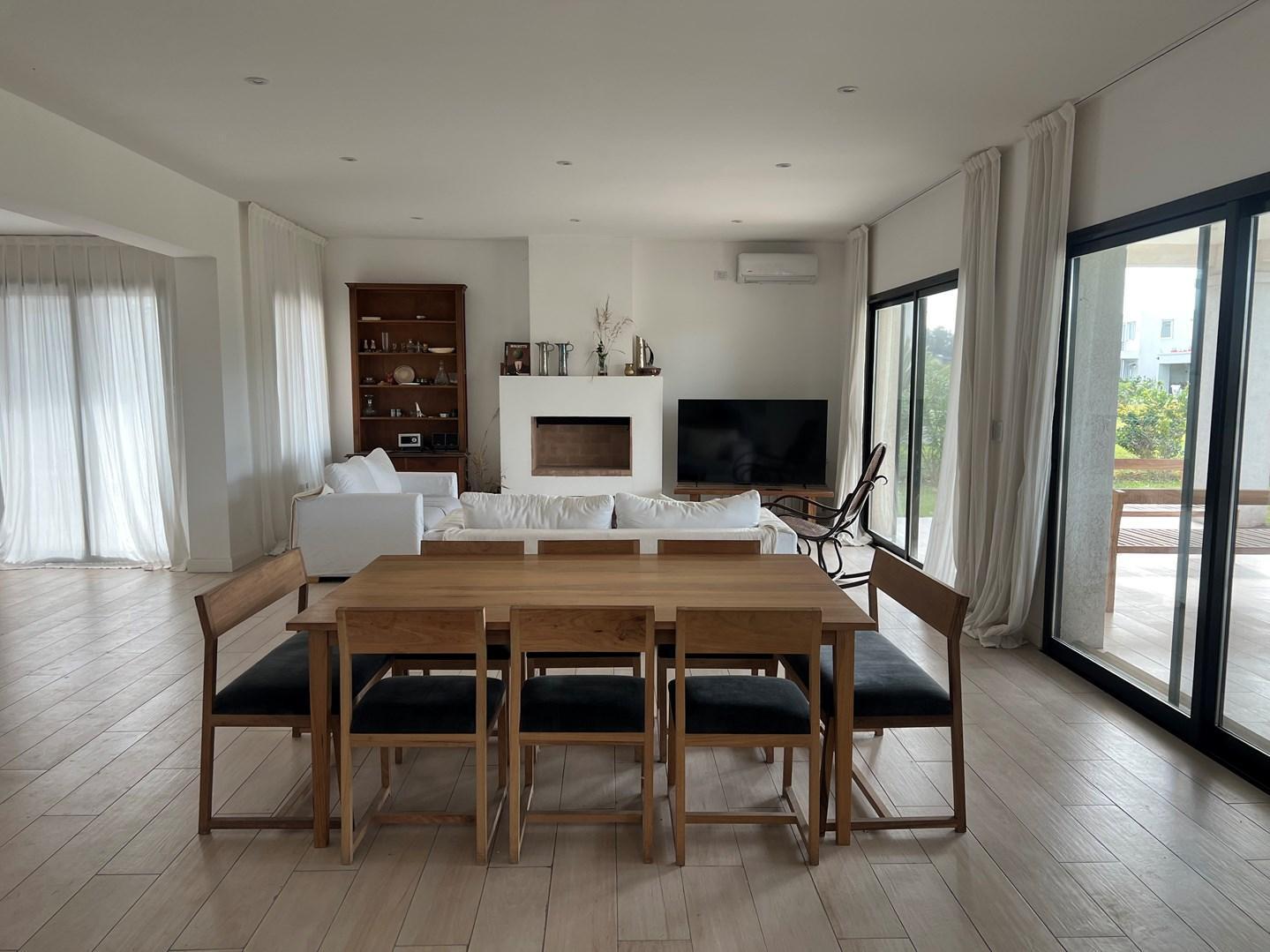 Casa moderna de 6 ambientes en La Calesa, Pilará