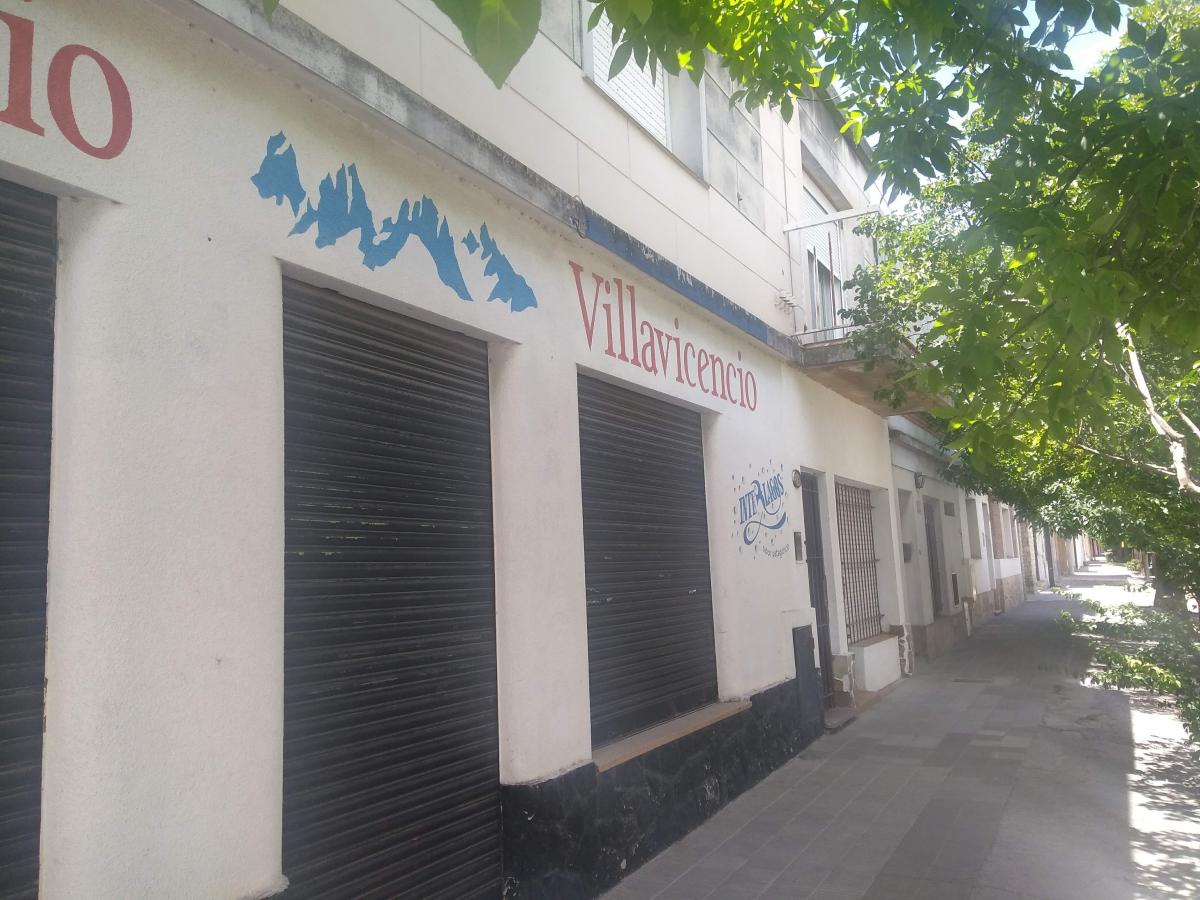 Venta Local + 3 Departamentos B° Pacifico 1
