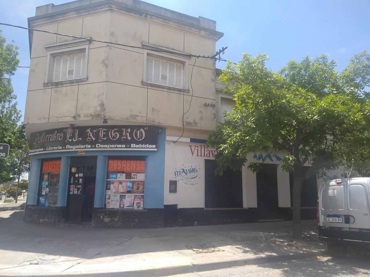 Venta Local + 3 Departamentos B° Pacifico 5