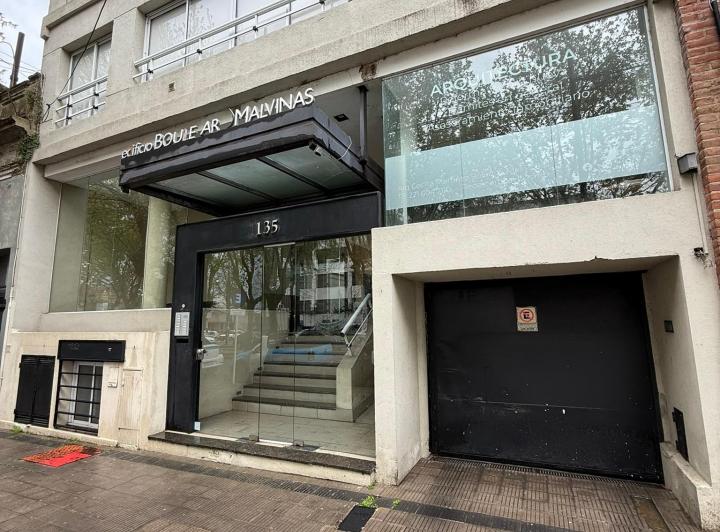 Departamento con cochera en alquiler 1