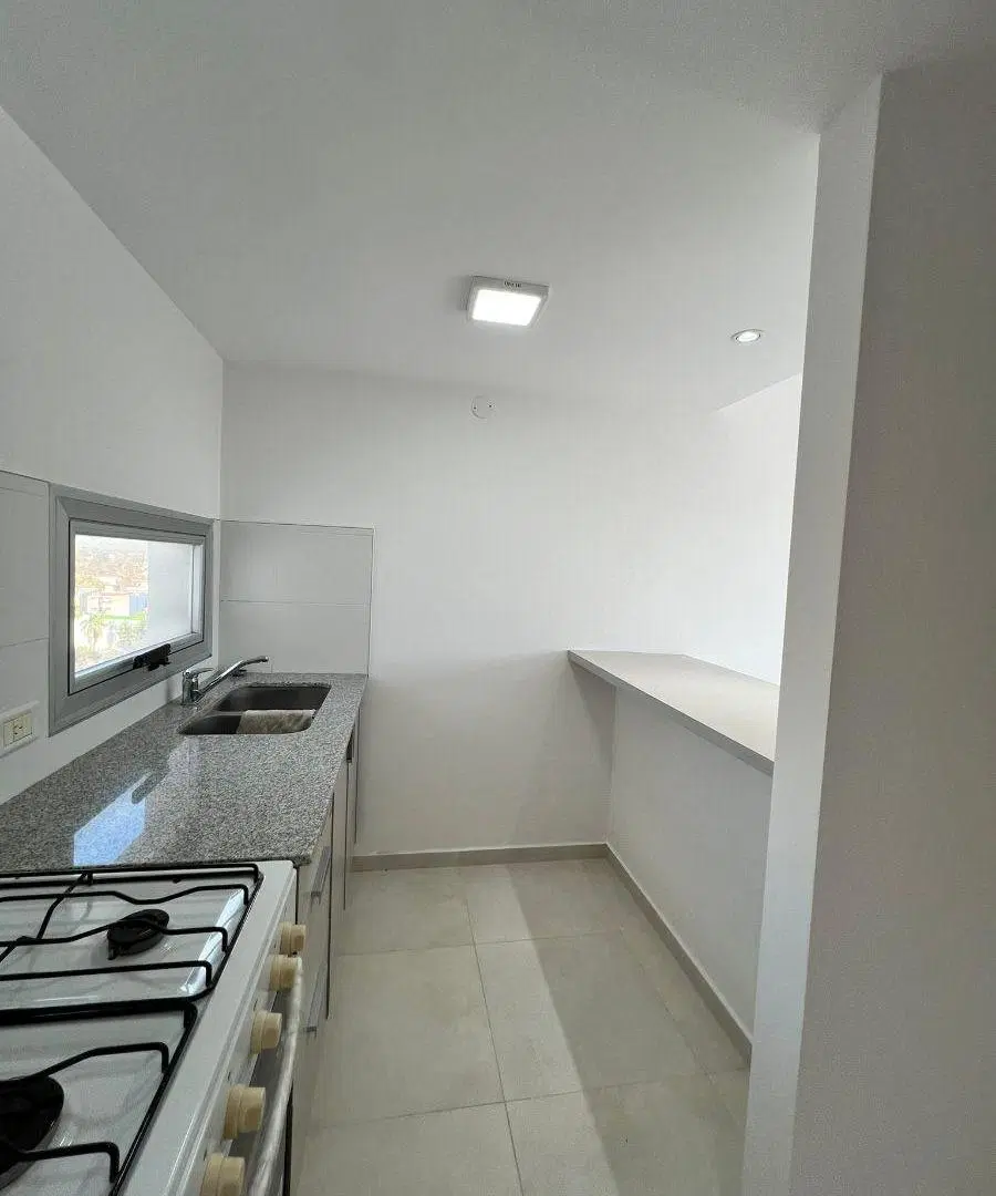 Departamento de dos dormitorios con cochera en alquiler 4