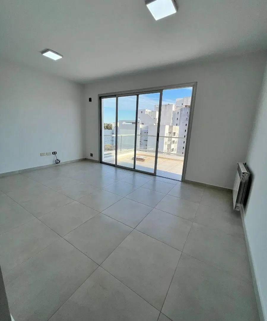 Departamento de dos dormitorios con cochera en alquiler 1