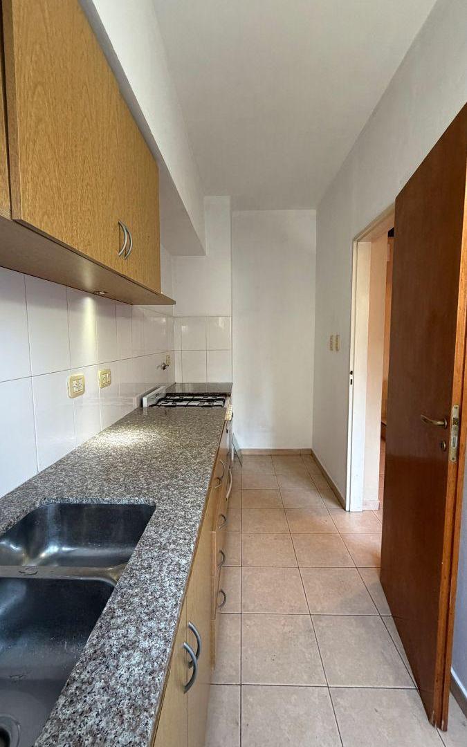 Foto de Departamento tipo duplex en edificio de dos dormitorios en alquiler., imagen 4