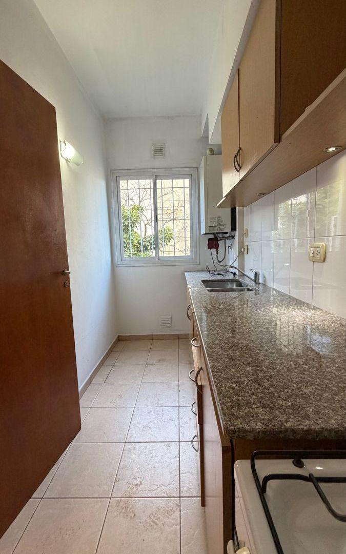 Foto de Departamento tipo duplex en edificio de dos dormitorios en alquiler., imagen 2