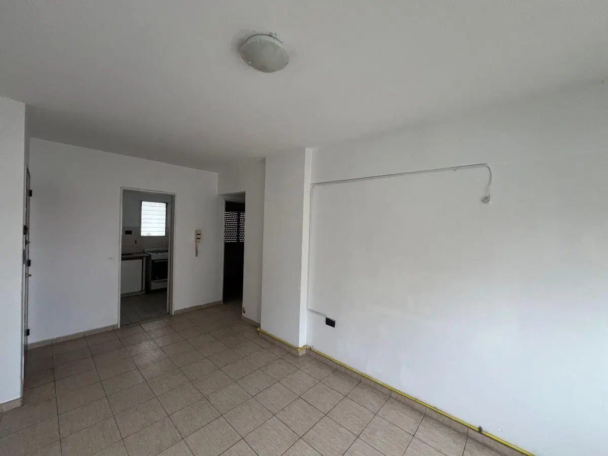 Departamento con 2 dormitorios en alquiler en La Plata 3