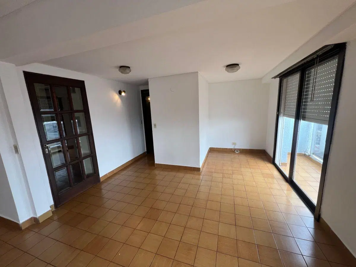 Departamento de 2 dormitorios en venta en La Plata 3