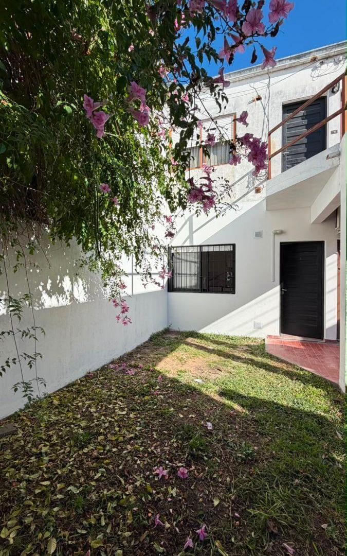 PH de 1 dormitorio al frente en venta
