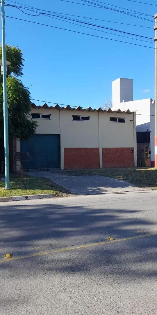 Galpón de 400 m² en alquiler en Ensenada 3