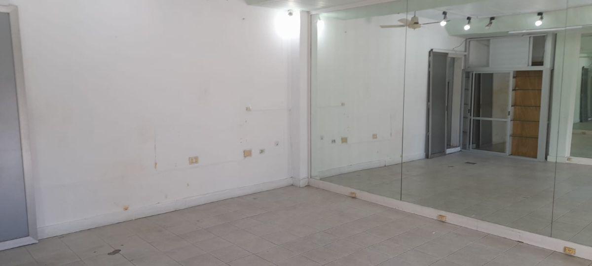 Foto de Local de en alquiler en La Plata, imagen 2