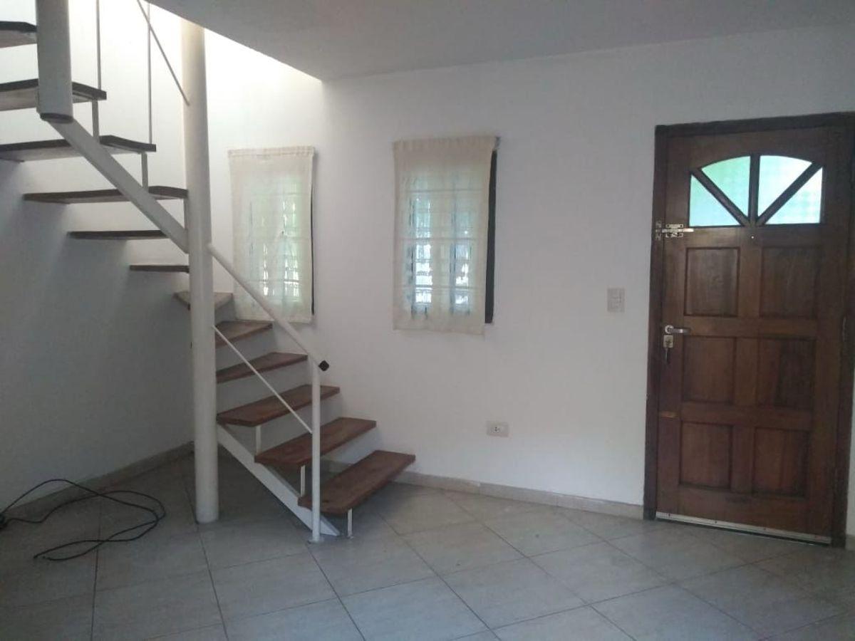 Foto de PH de tipo casita con 1 habitación y patio en venta en La Plata, imagen 2