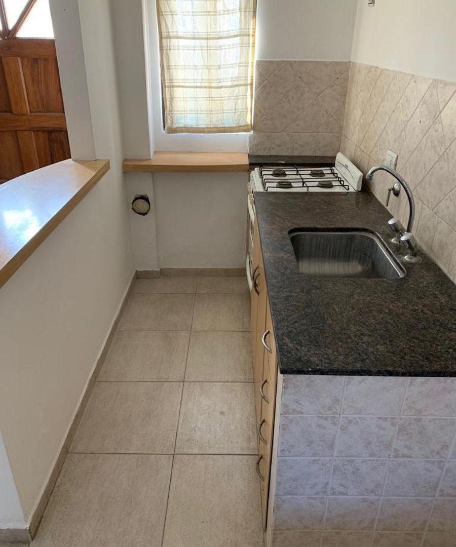 Foto de PH de tipo casita con 1 habitación y patio en venta en La Plata, imagen 3