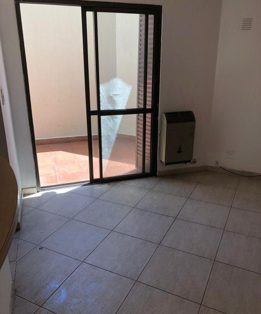 Foto de PH de tipo casita con 1 habitación y patio en venta en La Plata, imagen 4