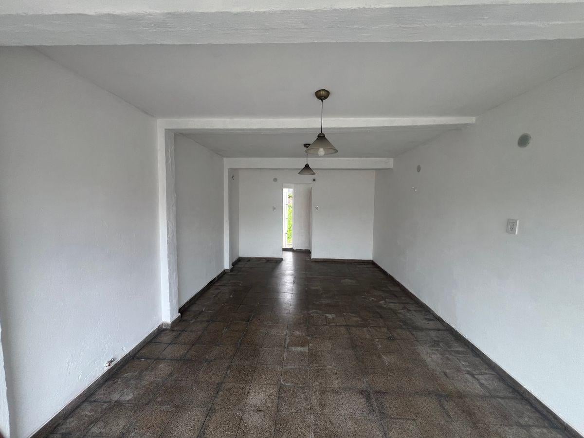 Foto de Local comercial con amplio fondo en alquiler en Ringuelet, imagen 3