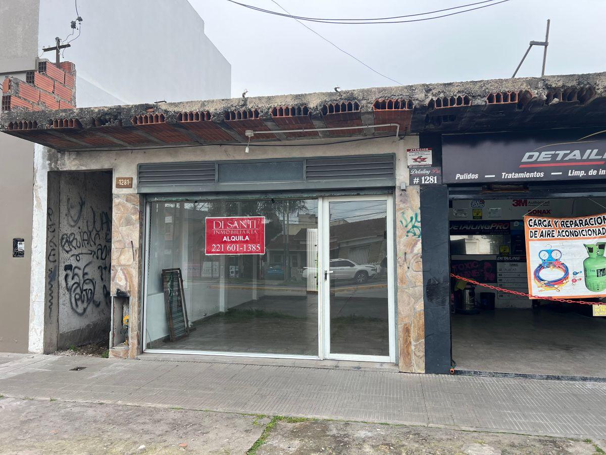 Foto de Local comercial con amplio fondo en alquiler en Ringuelet, imagen 1