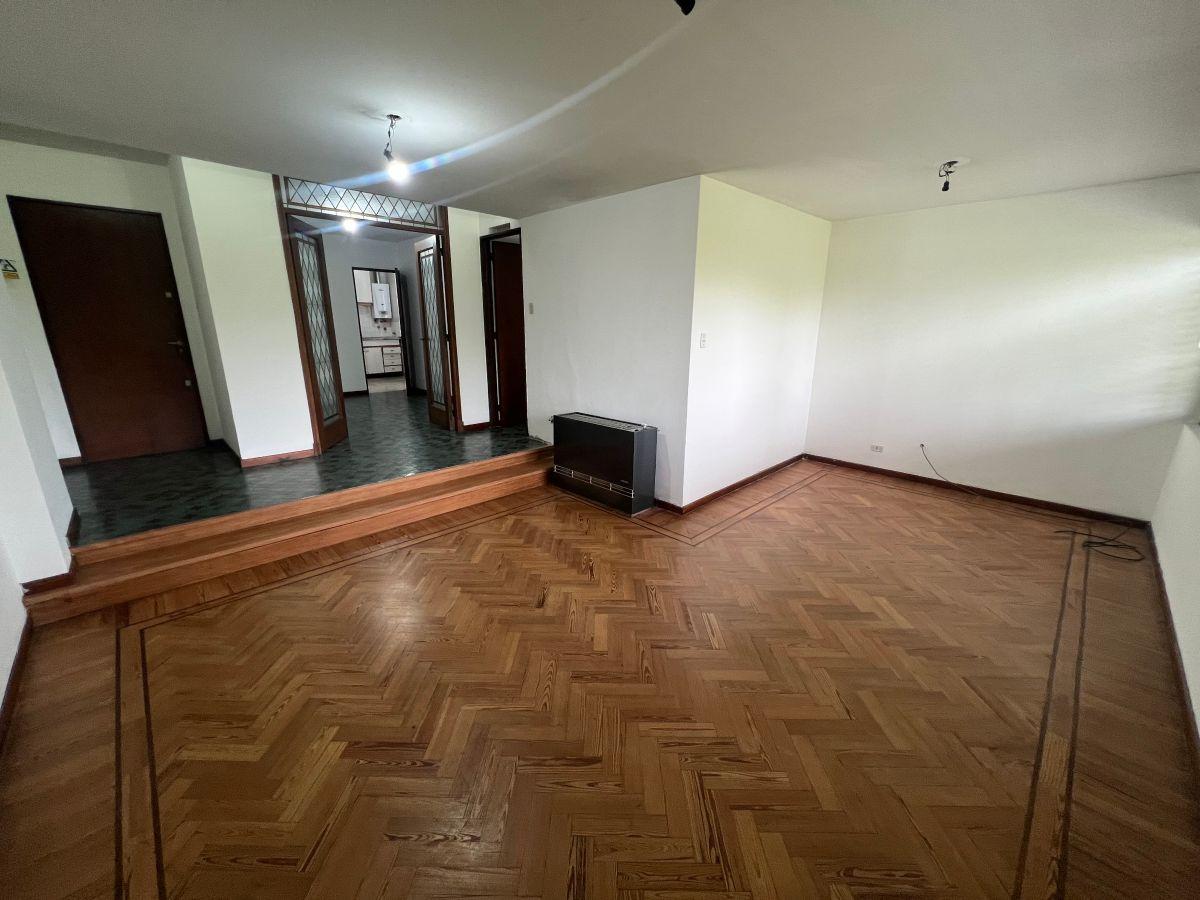 Foto de Departamento con 3 dormitorios en alquiler en plaza Moreno, imagen 1