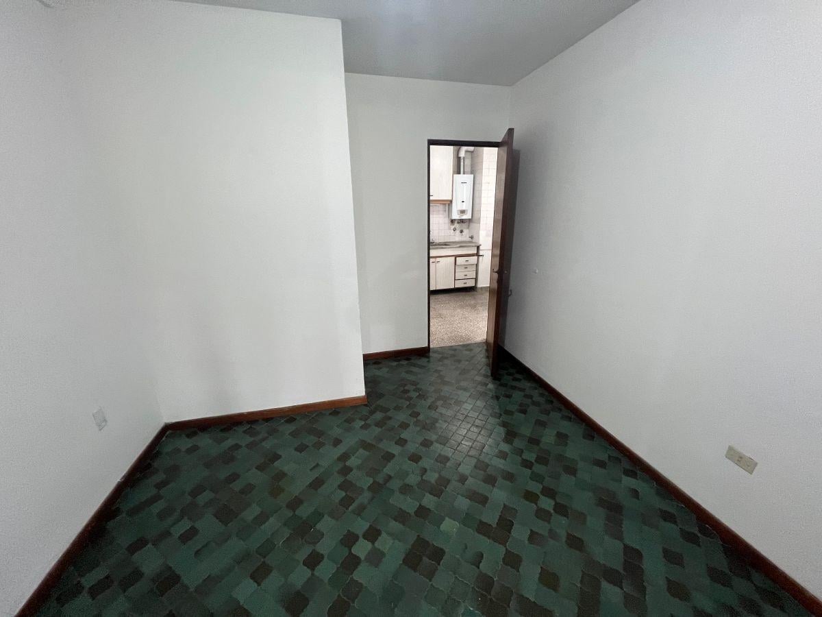 Foto de Departamento con 3 dormitorios en alquiler en plaza Moreno, imagen 4