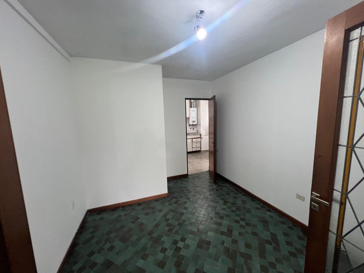 Foto de Departamento con 3 dormitorios en alquiler en plaza Moreno, imagen 5