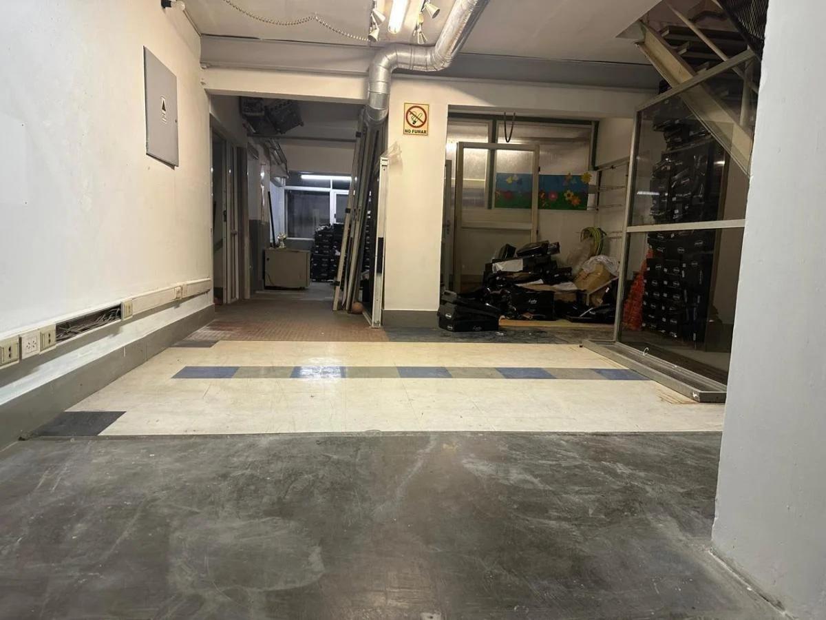 Venta Local 450m2 con 3 subsuelos y ascensor en San Nicolas