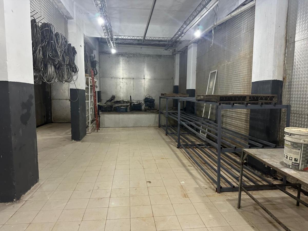 Venta Local 450m2 con 3 subsuelos y ascensor en San Nicolas