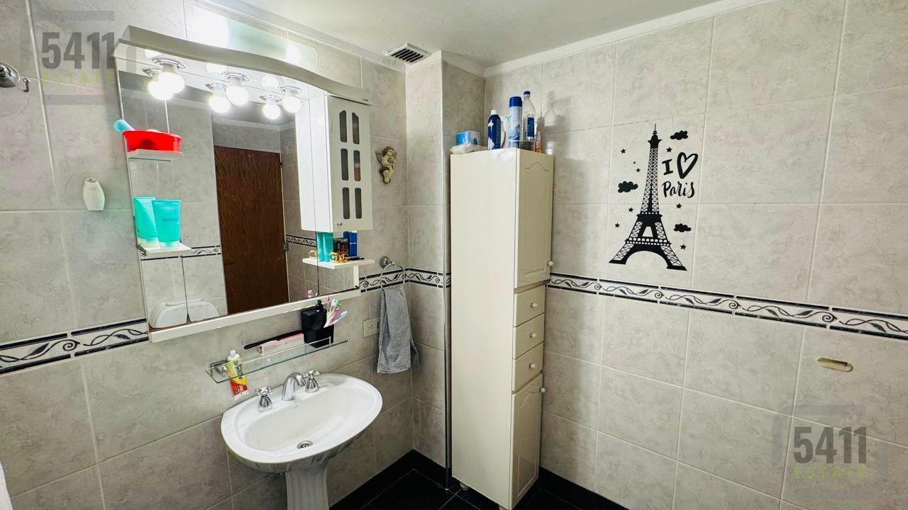 Venta Depto 3 ambientes con balcón al frente en Olivos