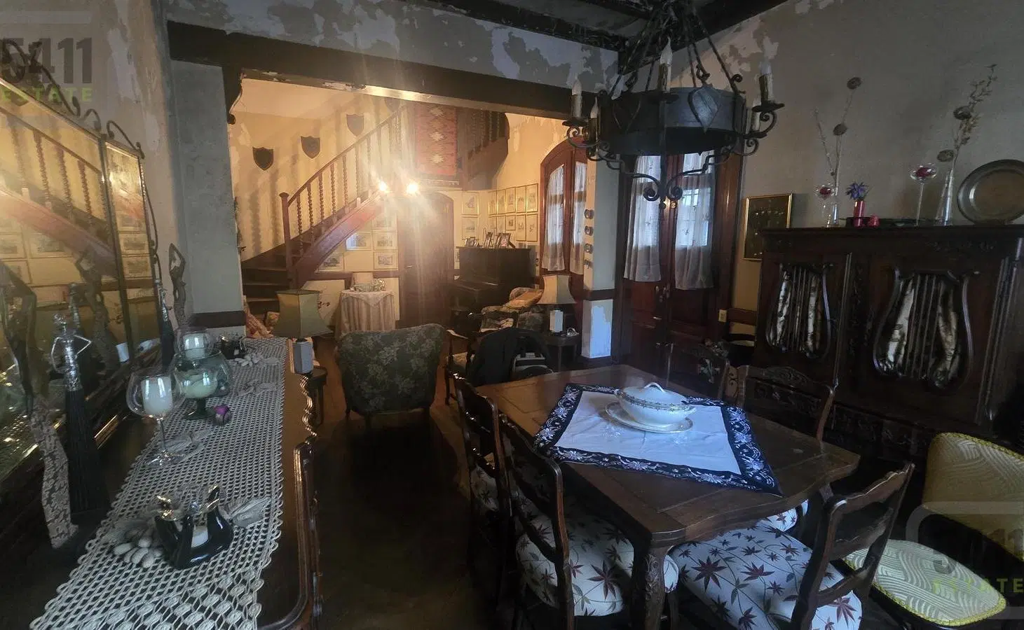 Venta Casa de estilo a reciclar con jardin, cocheras para 3 autos y terraza en Caballito 4