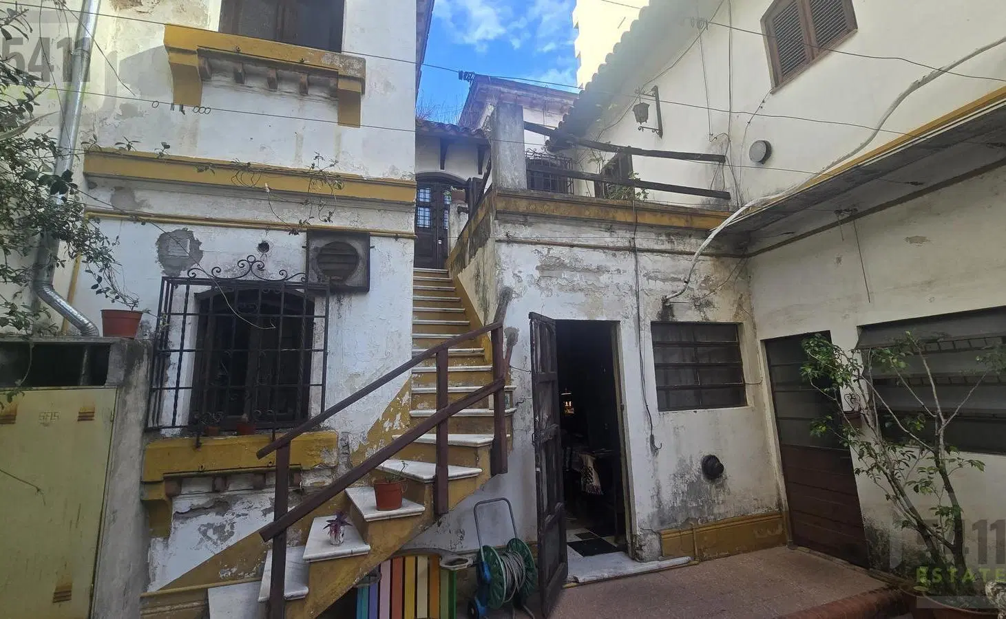 Venta Casa de estilo a reciclar con jardin, cocheras para 3 autos y terraza en Caballito 3