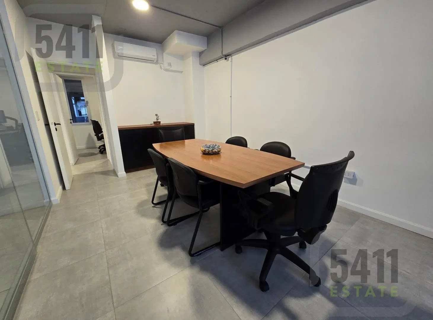 Venta Oficina 5 ambientes al frente con Balcon en San Telmo. 5