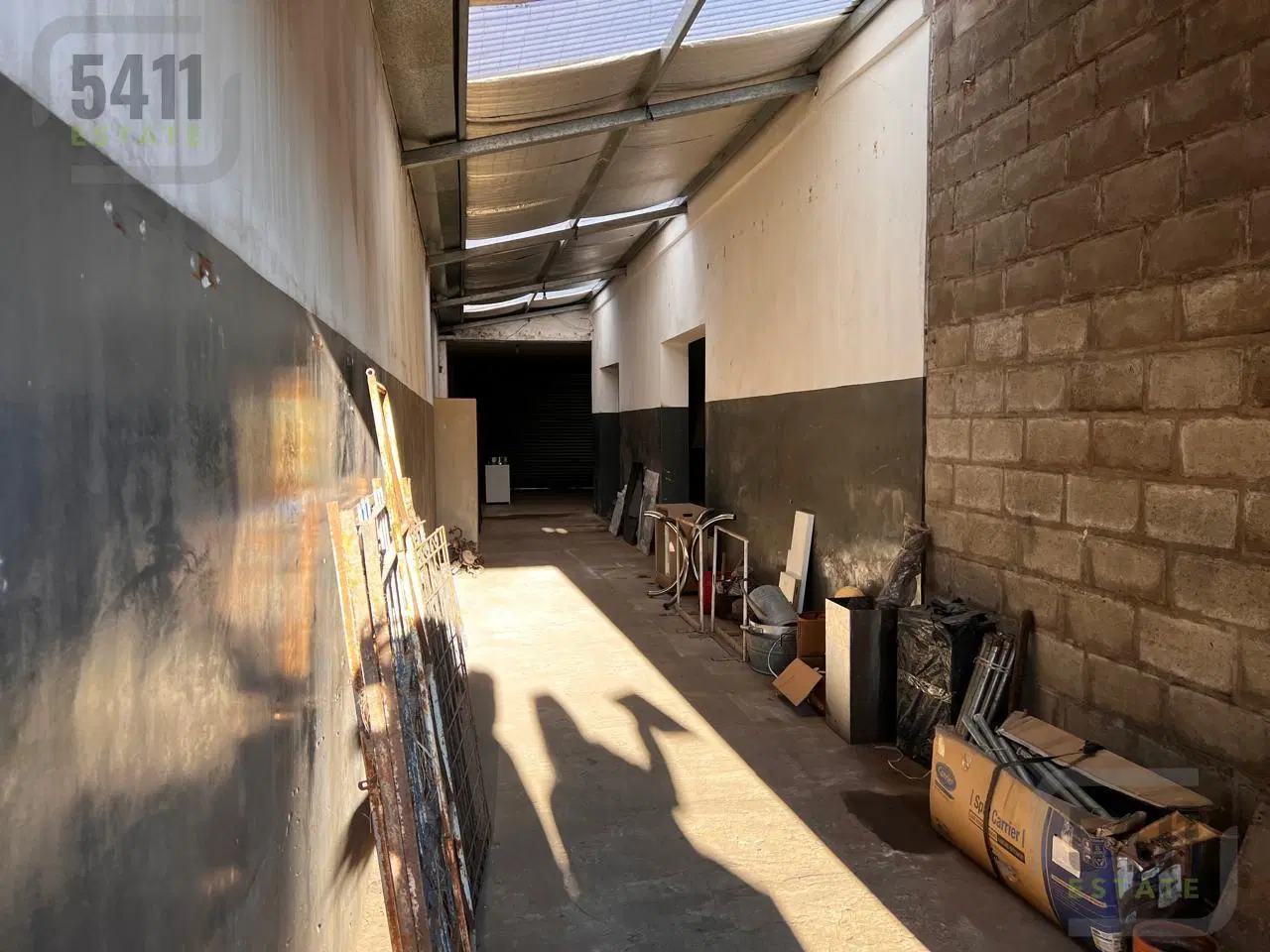 Venta Galpón 300m2   fondo con parque frente a la ruta en Tablada 8