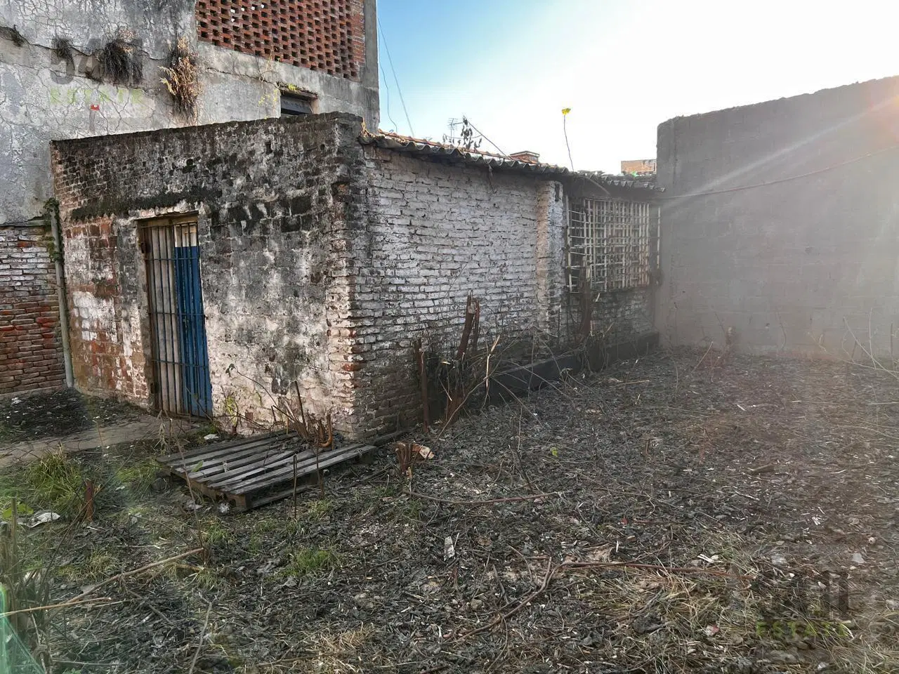 Venta Galpón 300m2   fondo con parque frente a la ruta en Tablada 5