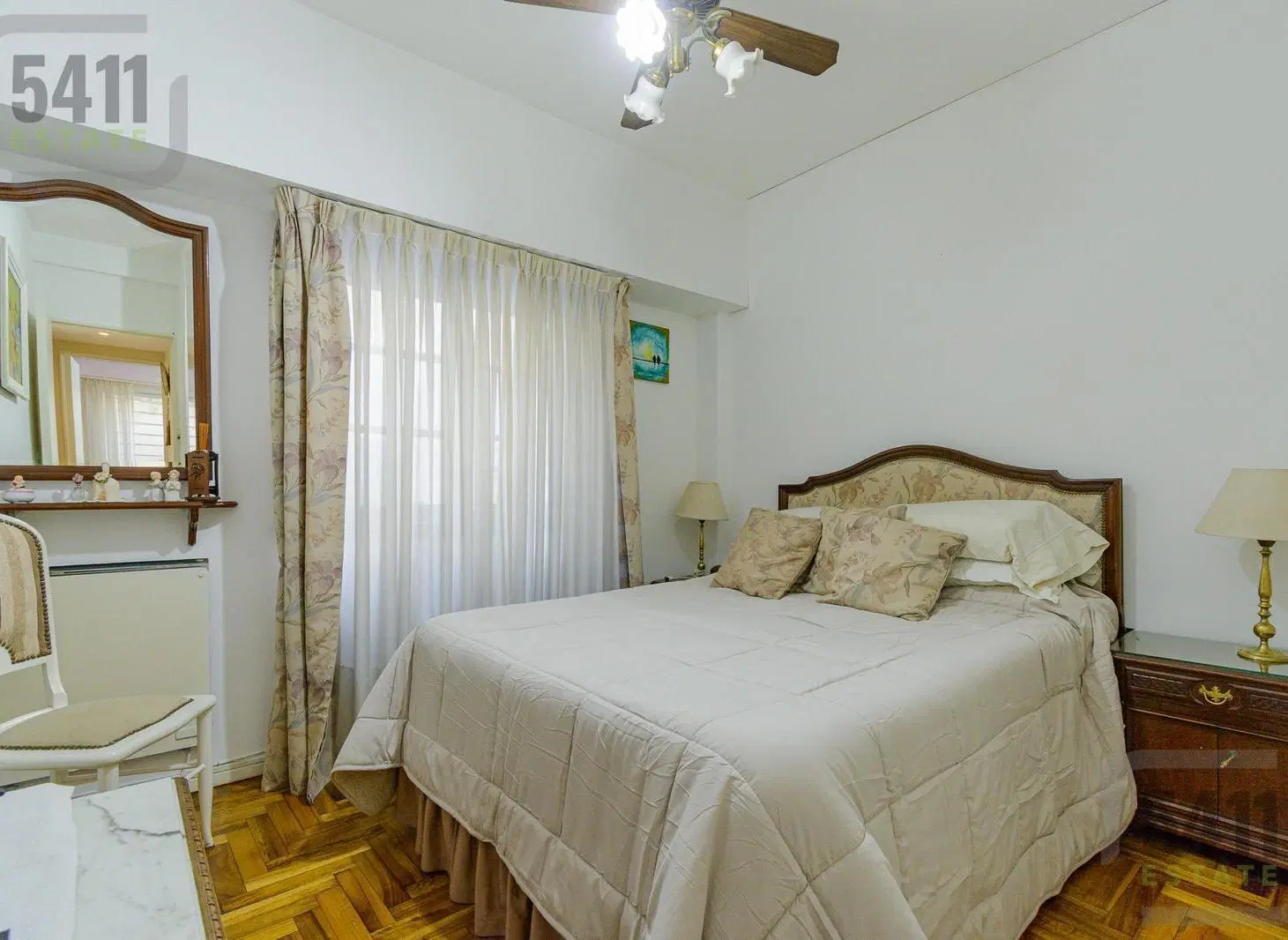 Venta Departamento 4 ambientes patio y cochera en Villa del Parque 8