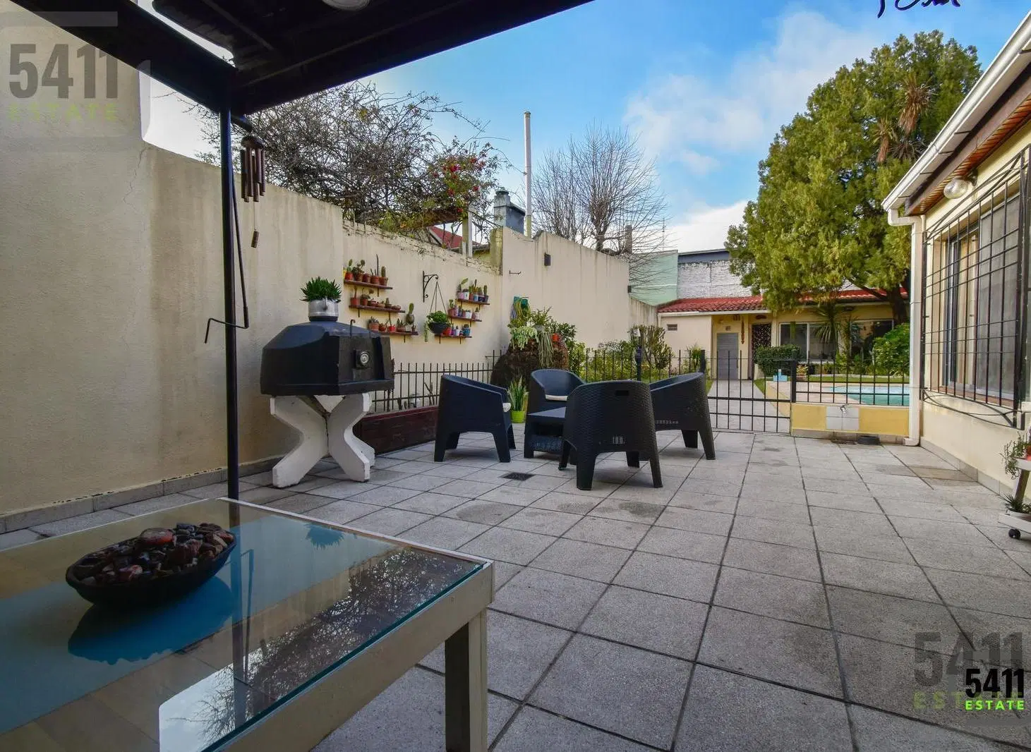 Venta Casa 4 ambientes con garage, parque, parrilla, pileta en Gerli 2