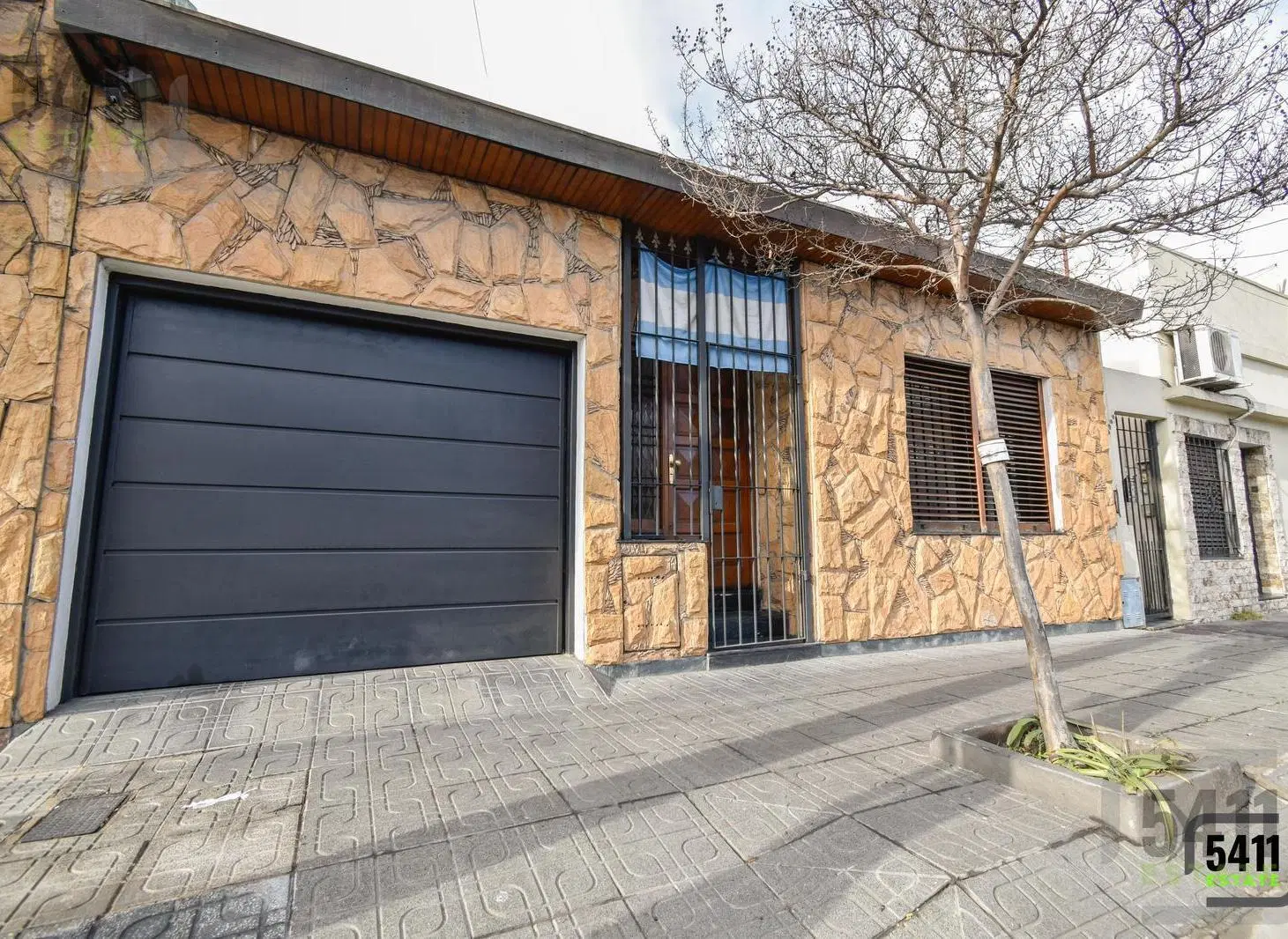 Venta Casa 4 ambientes con garage, parque, parrilla, pileta en Gerli 8