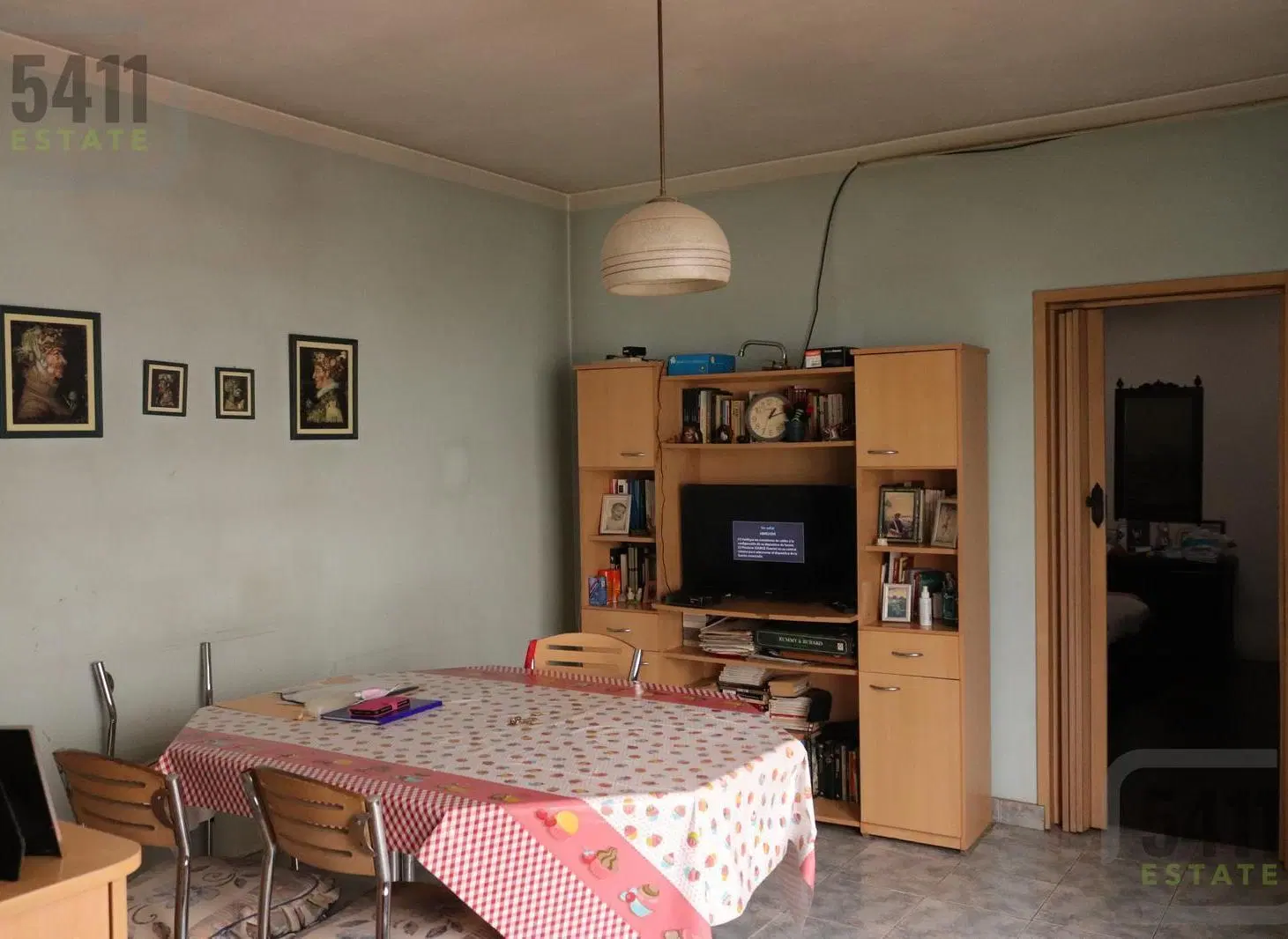 Venta Casa 5 ambientes a reciclar con Patio y fondo Garage en Banfield Este 4